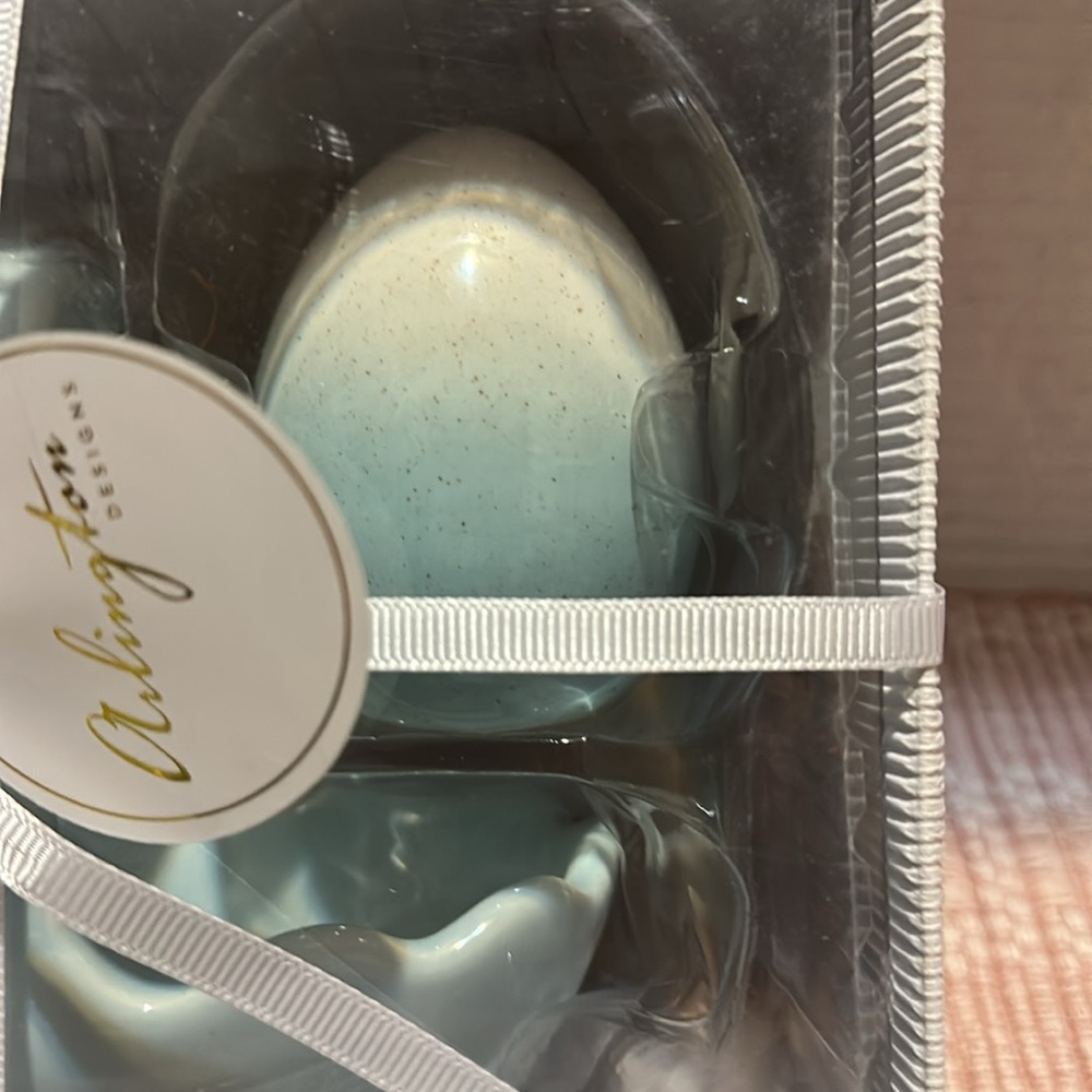 Arlington blue/white salt & pepper shakers Easter - Picture 2 of 7